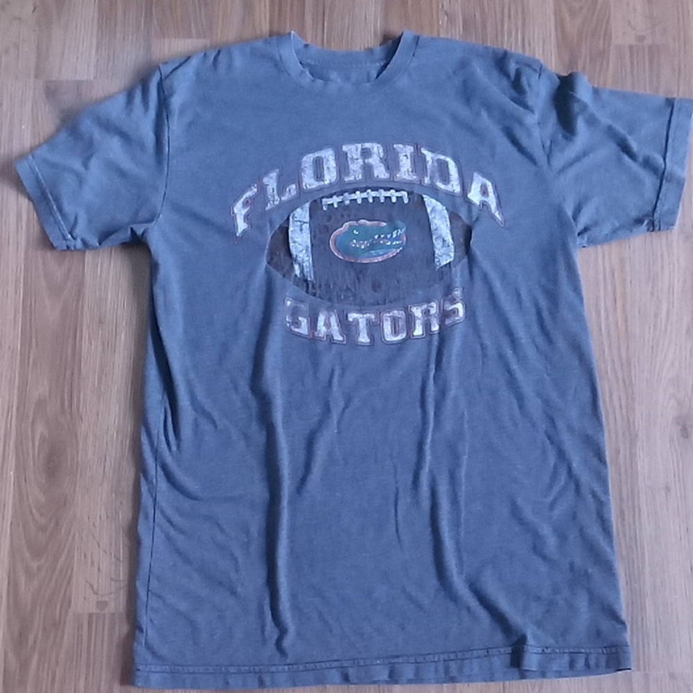 Gray Short Sleeve Tee with Distressed Florida Gators Graphic